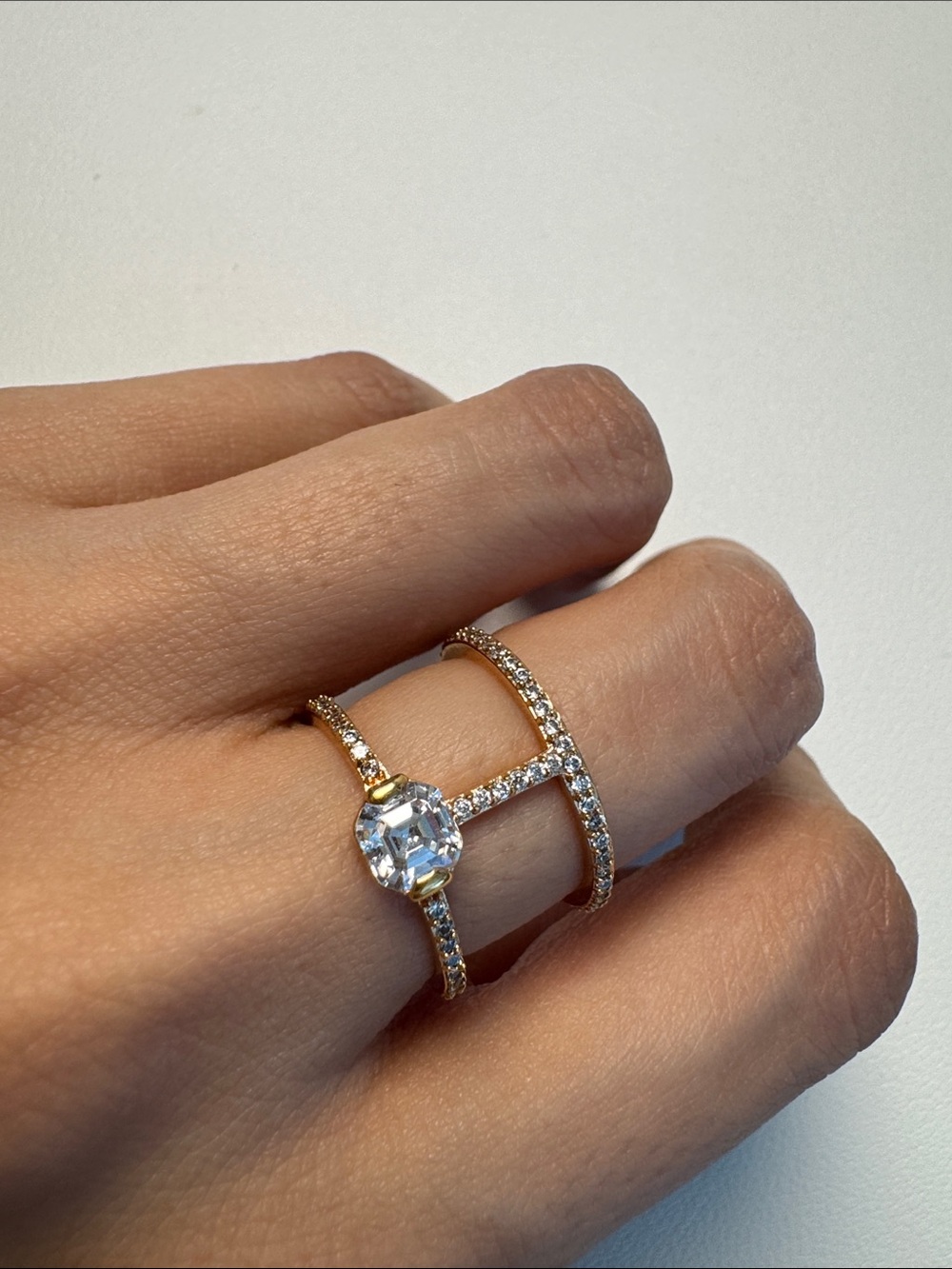 Henri Bendel Gold Crystal Statement Ring - Elegant Women's Jewelry